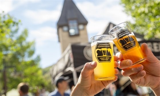 Beers glasses cheersing with people in the background on the mall